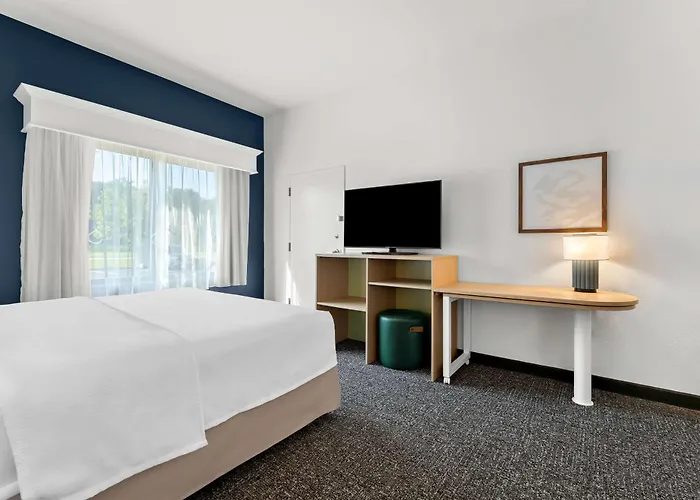 Spark By Hilton Tupelo